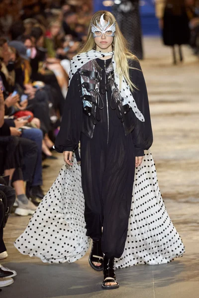 Look 32